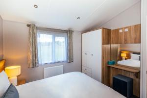 3 bedroom with private parking near Wells and Glastonbury