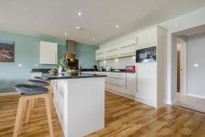 6 Bed in Winnards Perch oc-t29966