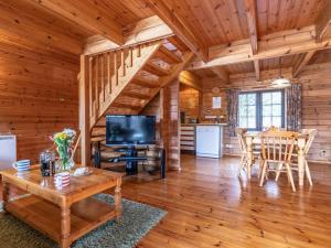 3 Bed in Higher Clovelly 00366