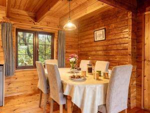 3 Bed in Higher Clovelly 00368