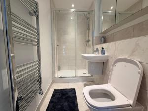 Modern 2BDR Oasis Home by Watford General