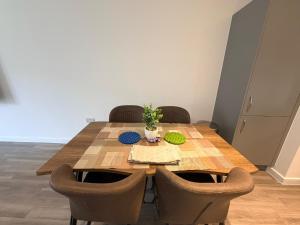 Modern 2BDR Oasis Home by Watford General