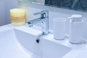 HOM I Wifi AireA Piscina Metro SantaIsabel Parking