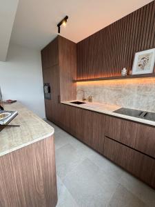 Sens appartement Jachthaven prachtig uitzicht! Stijlvol gerenoveerd