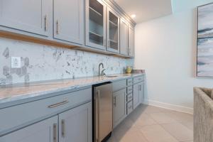 Phoenix Gulf Towers 2202