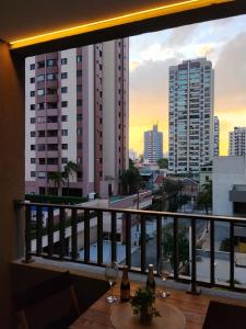 5 minutos a pé do metrô Tatuapé