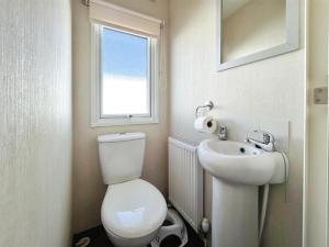 Seaview Holiday Park - 2 bedroom sleeps 6 Family & Pet friendly