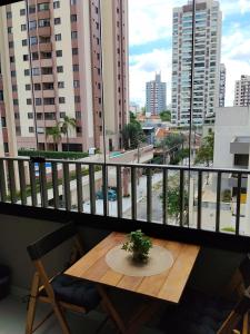 5 minutos a pé do metrô Tatuapé