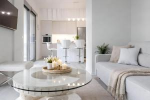 A Homes Greece - Modern Kalamata Apartment Bright & Spotless with Garden Balcony, Near City