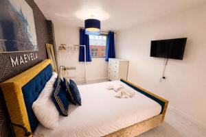 2 Bed Apt with Balcony next to Cube Birmingham, Mailbox - With Parking - SMART TVs, FREE WIFI