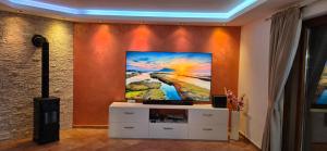 Villa San Martino With Heated Pool , Outside Jacuzzi & Hydromassage bathub