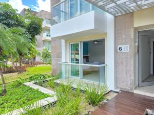 Mareazul Lovely Swim-up Family apartment and beach club