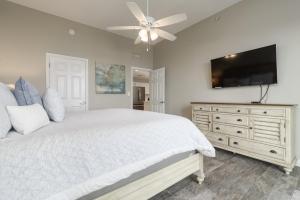 The Inn At Crystal Beach #108b