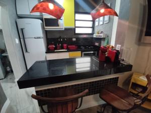 Apto 11 - Bloco F - Lindo, moderno, 100m praia, Ubatuba, Toninhas, Condominio Wembley Tenis com piscinas, quadras, churrasqueiras, parquinho, campo, ideal para crianças e adultos