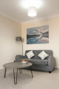 Manchester Stay Hub - 2BR with Free Parking, Near Airport & Attractions