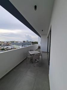 Luxury central 1BR with city view