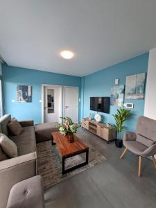 Luxury central 1BR with city view