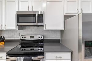 Landing Beautiful 1BD Gym Clubhouse