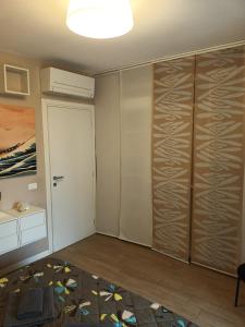 Airport and station retreat