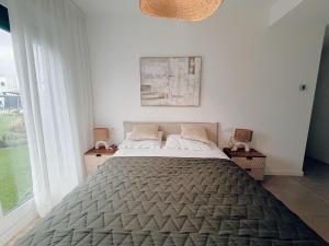 Elegant apartment with pool and parking by beBalmy