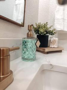 The Scarlett Rose. Charming 2 Bed in OCC!