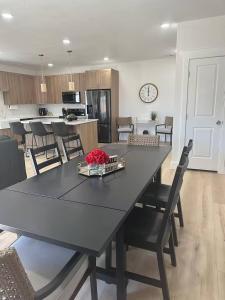 The Scarlett Rose. Charming 2 Bed in OCC!