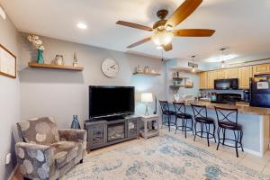 Jockey Beach Club 208