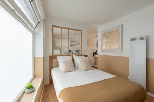 White cozy maxi studio