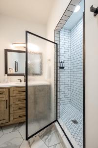 Modern Cottage - Near State Fairgrounds - Backyard - Family Friendly