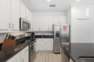 Large 8BR Home Prime Location Orlando