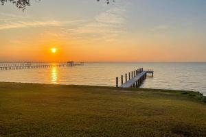 Galveston Bay Retreat Historic La Porte Home!
