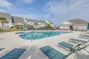 7 Mi to Myrtle Beach Boardwalk Condo with Balcony!