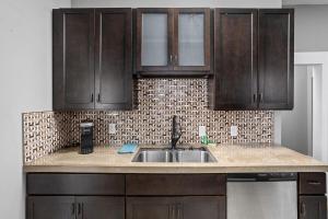 Group Retreat - Just Ten Min to Downtown - Family Friendly