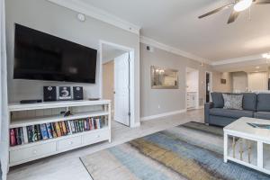 The Inn At Crystal Beach #303