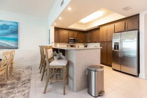 Phoenix Gulf Towers 2503