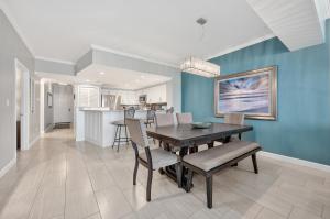 The Inn At Crystal Beach #305