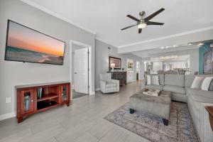 The Inn At Crystal Beach #305