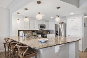 The Inn At Crystal Beach #407