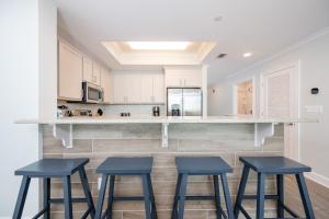 Phoenix Gulf Towers 306