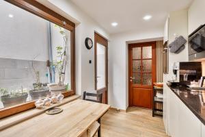 Chambres et appartement dans un immeuble