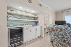 The Inn At Crystal Beach #507