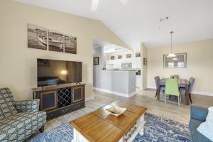 Spacious Condo minutes from the Beach and Foley Outlets