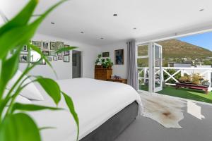 Summer Holiday Home-Pool Sea Views Garden