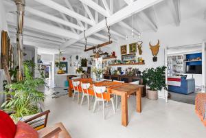 Summer Holiday Home-Pool Sea Views Garden