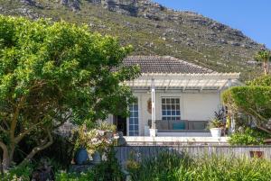 Summer Holiday Home-Pool Sea Views Garden