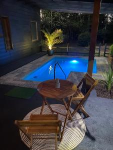 Casa con 2 Piscinas y Cama elástica