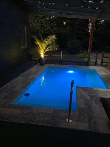 Casa con 2 Piscinas y Cama elástica