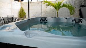 Avenida Higuerón 179, Alojamiento Entero