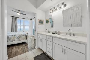 The Inn At Crystal Beach #510b