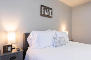 CLEANEST Home with 3 Queen Beds, Private Yard, Activities